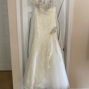 David’s Bridal size 6 strapless wedding gown